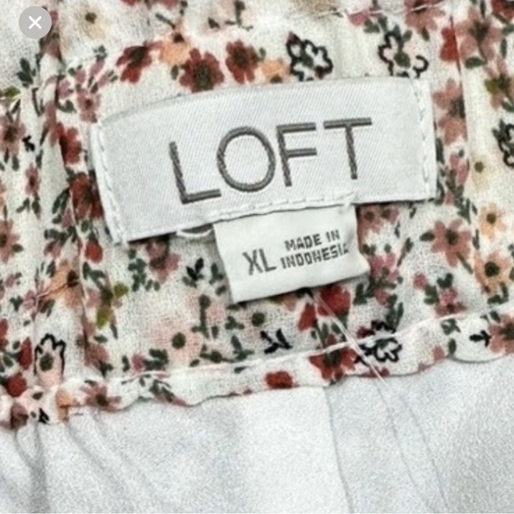 LOFT High Rise Flowy Pleated Floral Shorts | XL - Picture 5 of 6